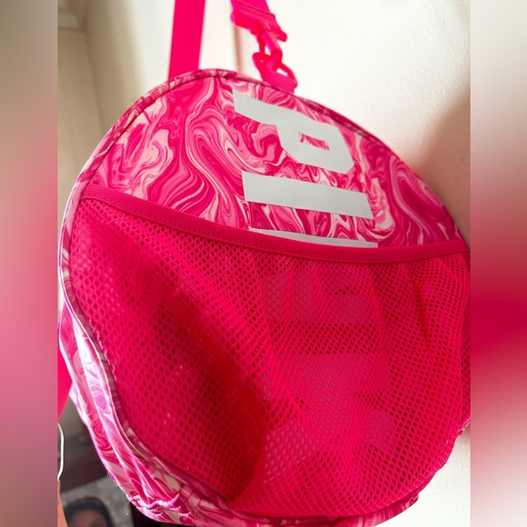 PINK/ Victoria secrets gym bag - Picture 4 of 6